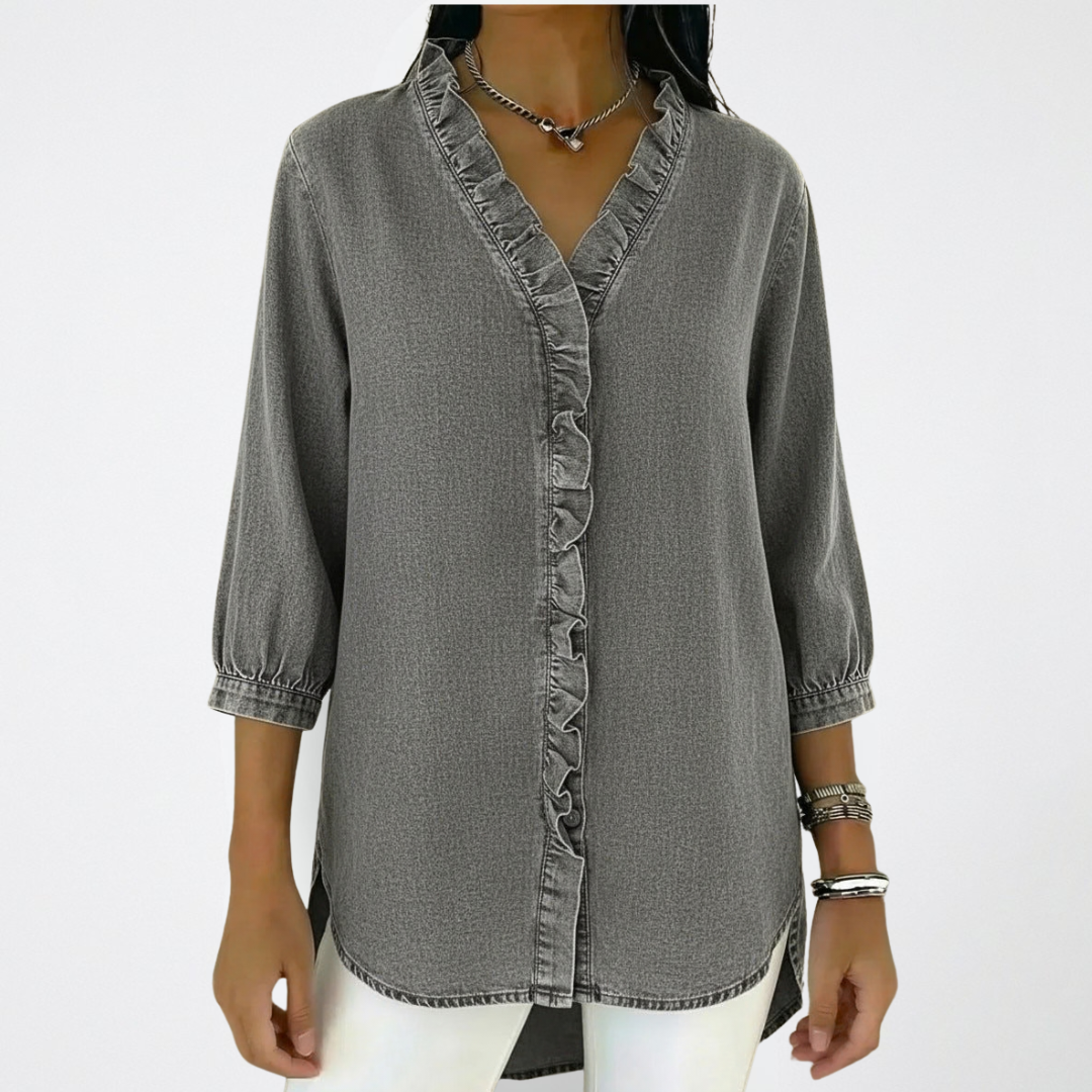 Christa – Elegant Blus Med Volangdetaljer