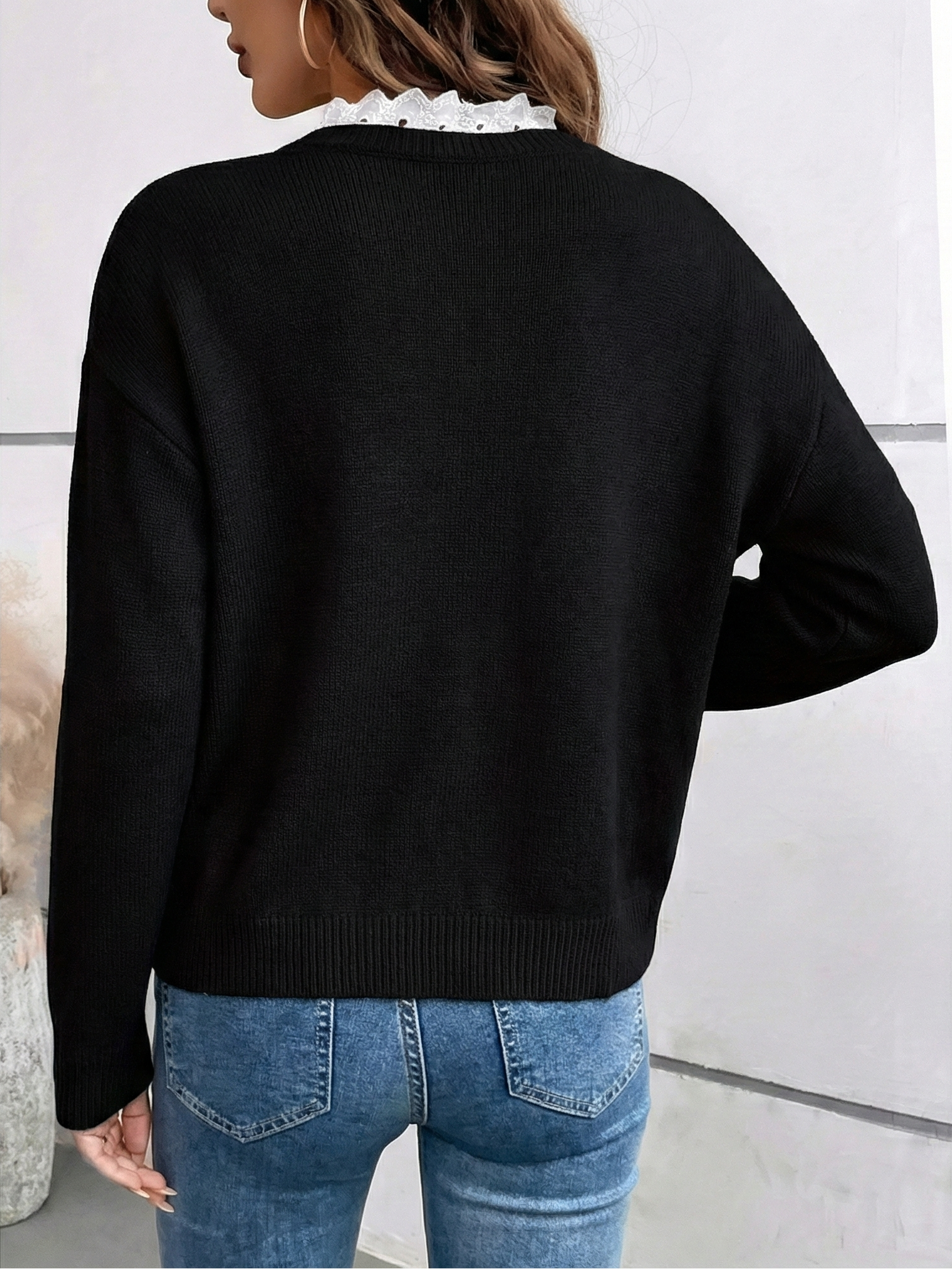 Céline – Knitted blouse with elegant lace collar