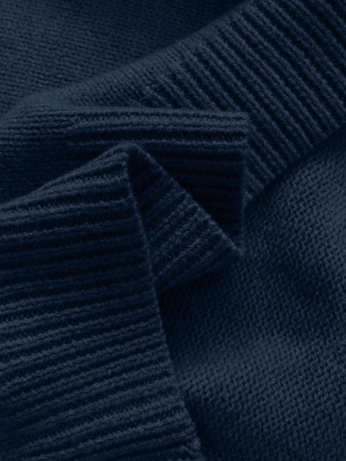 Céline – Knitted blouse with elegant lace collar